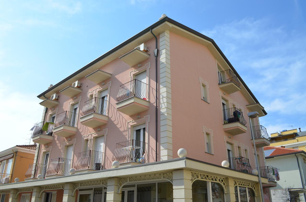 Residence Uno Studio&Suites Rimini Exterior foto