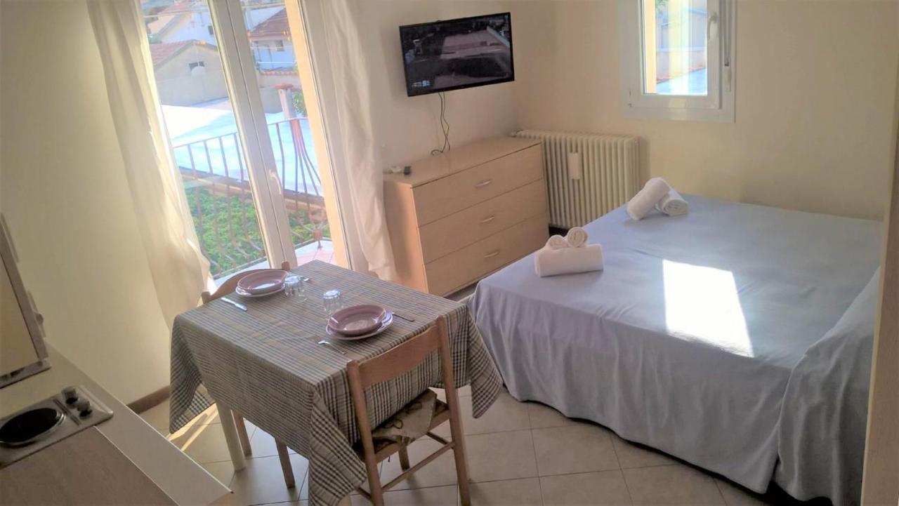 Residence Uno Studio&Suites Rimini Exterior foto
